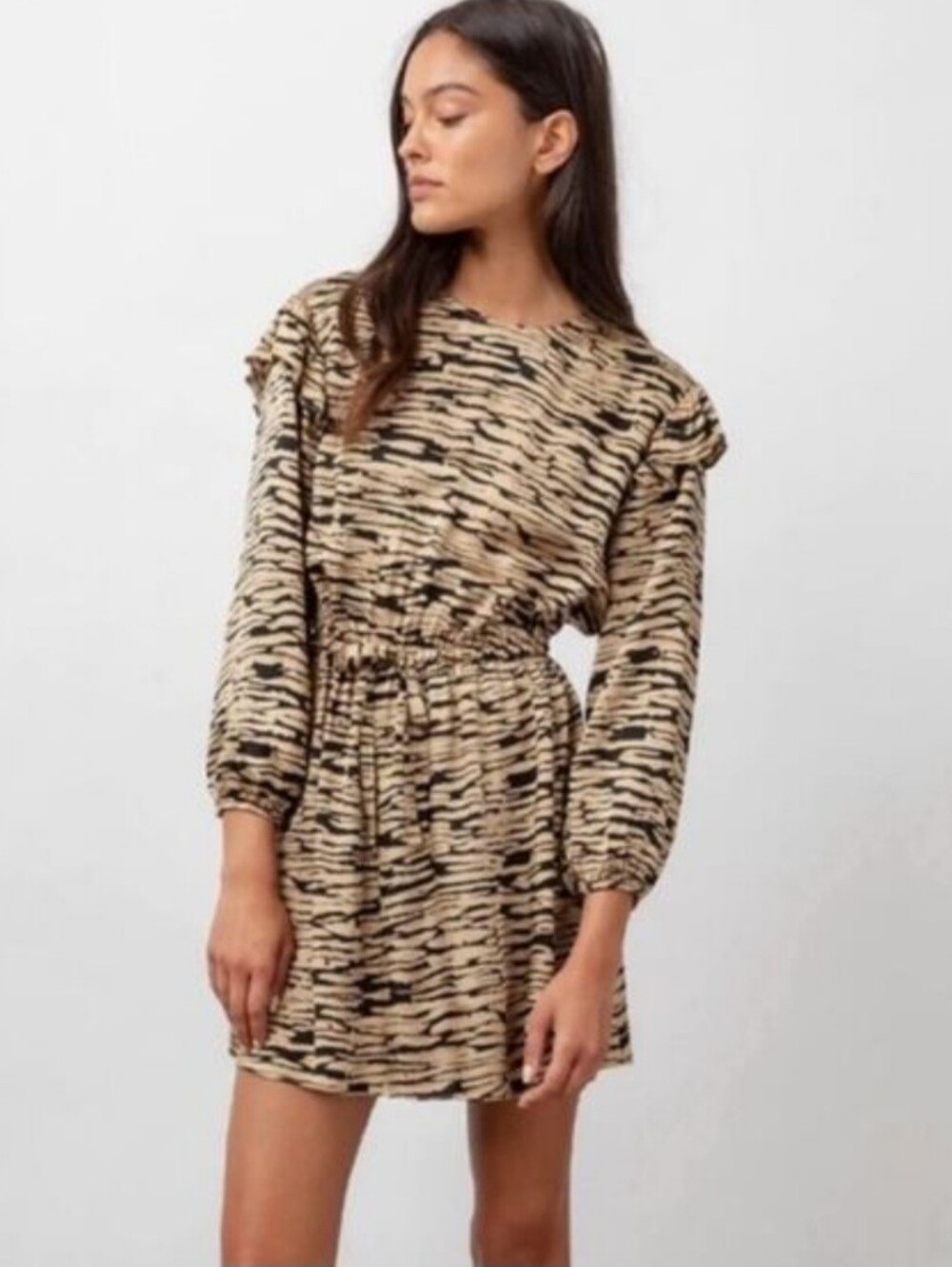 ​Rails Ora Canyon Dress Size M Hammered Satin Tiger Print Boho Ruffle - Picture 3 of 13